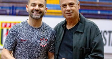 Deives Moraes recebe homenagem especial da FPFS pelos 70 anos da entidade